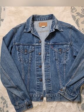 Vintage Levi’s Denim Trucker Jacket 71205 0217 Size 44L  Great Condition